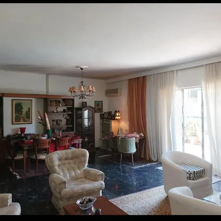 Spacious Double In The Center Of ホームステイ